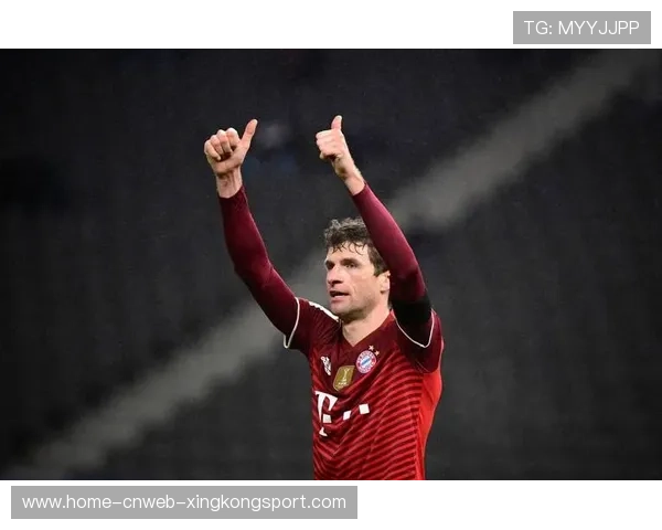 拜仁穆勒抢点破门老将依旧稳如铁塔